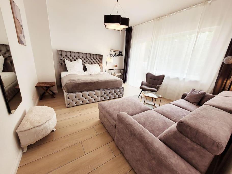 Duplex Apartment Ullstein- 4 Bedrooms, 2 Bathrooms, Living Room, 2 Parking Spaces, Boxspringbeds, Family & Business Apartment! Berlin Eksteriør bilde