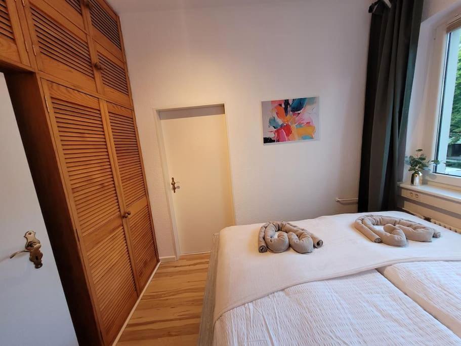 Duplex Apartment Ullstein- 4 Bedrooms, 2 Bathrooms, Living Room, 2 Parking Spaces, Boxspringbeds, Family & Business Apartment! Berlin Eksteriør bilde