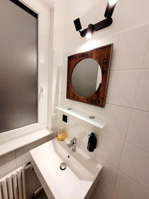 Duplex Apartment Ullstein- 4 Bedrooms, 2 Bathrooms, Living Room, 2 Parking Spaces, Boxspringbeds, Family & Business Apartment! Berlin Eksteriør bilde
