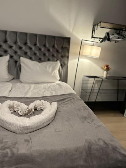 Duplex Apartment Ullstein- 4 Bedrooms, 2 Bathrooms, Living Room, 2 Parking Spaces, Boxspringbeds, Family & Business Apartment! Berlin Eksteriør bilde