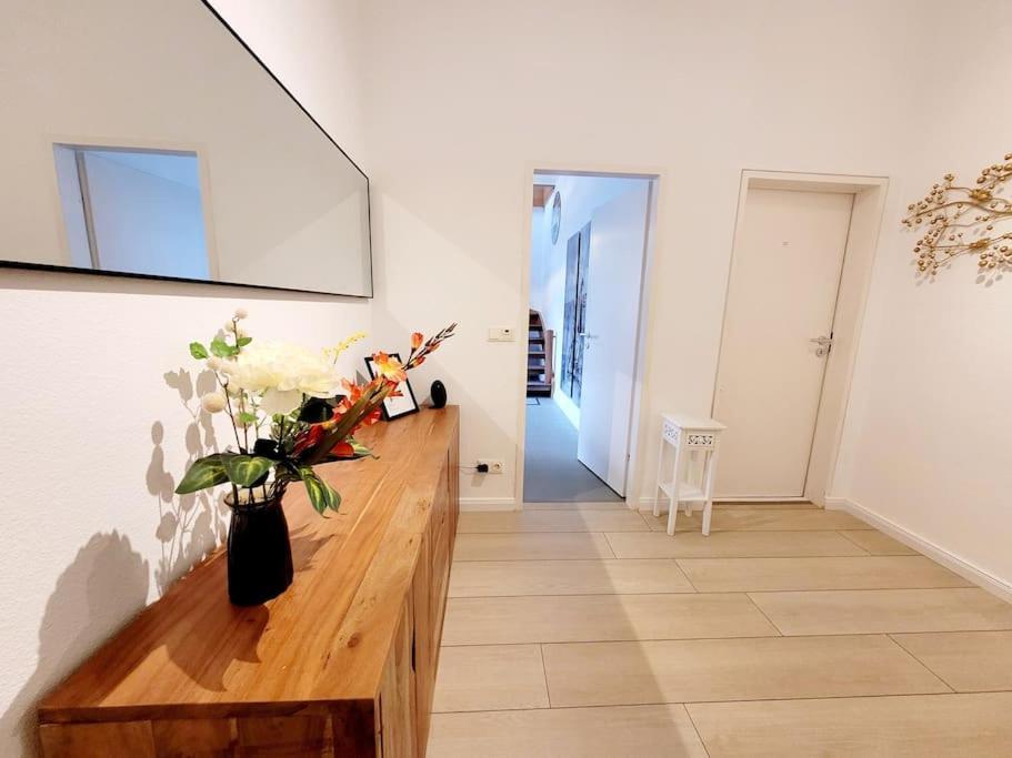 Duplex Apartment Ullstein- 4 Bedrooms, 2 Bathrooms, Living Room, 2 Parking Spaces, Boxspringbeds, Family & Business Apartment! Berlin Eksteriør bilde