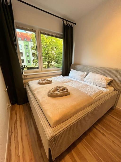 Duplex Apartment Ullstein- 4 Bedrooms, 2 Bathrooms, Living Room, 2 Parking Spaces, Boxspringbeds, Family & Business Apartment! Berlin Eksteriør bilde