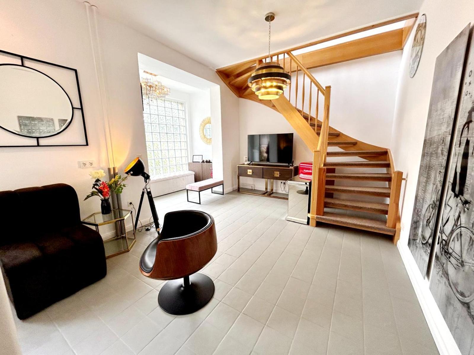 Duplex Apartment Ullstein- 4 Bedrooms, 2 Bathrooms, Living Room, 2 Parking Spaces, Boxspringbeds, Family & Business Apartment! Berlin Eksteriør bilde