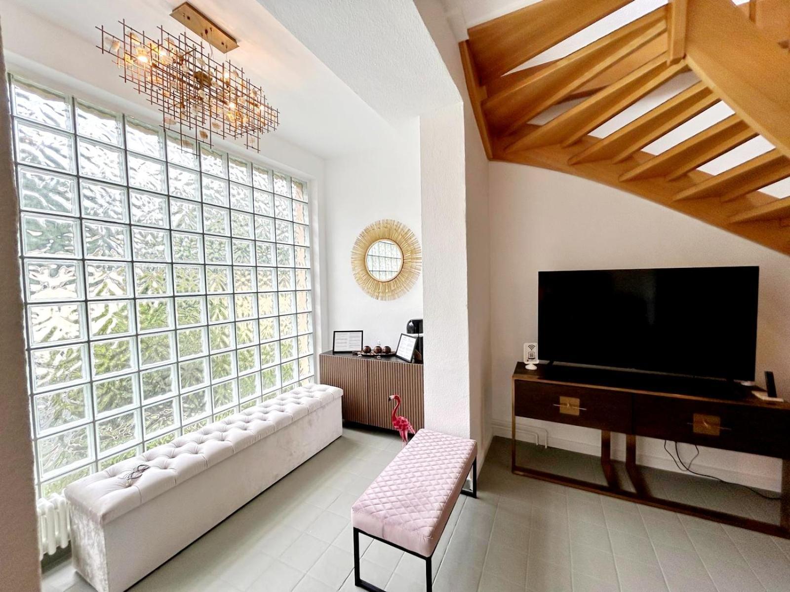 Duplex Apartment Ullstein- 4 Bedrooms, 2 Bathrooms, Living Room, 2 Parking Spaces, Boxspringbeds, Family & Business Apartment! Berlin Eksteriør bilde
