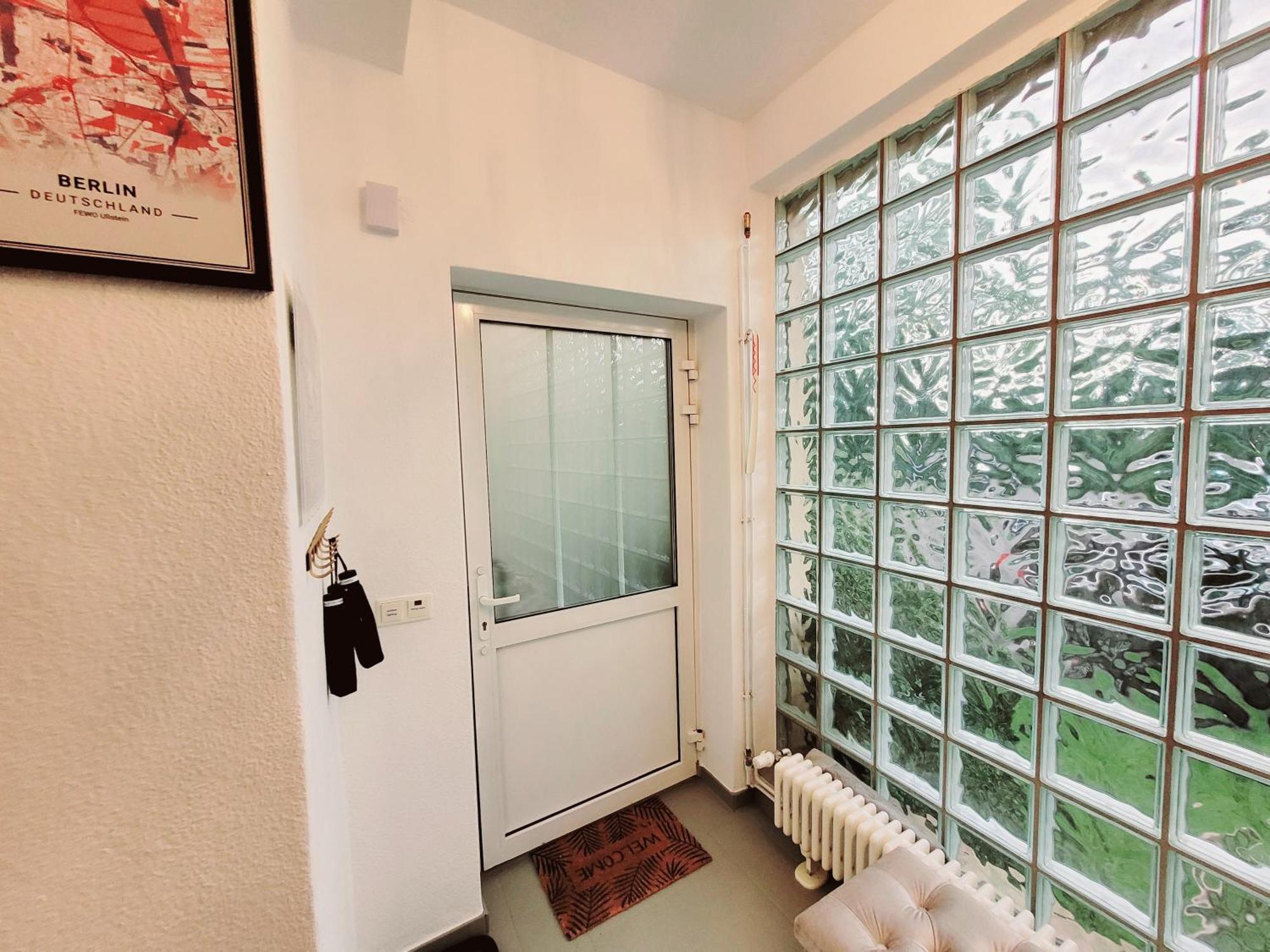 Duplex Apartment Ullstein- 4 Bedrooms, 2 Bathrooms, Living Room, 2 Parking Spaces, Boxspringbeds, Family & Business Apartment! Berlin Eksteriør bilde