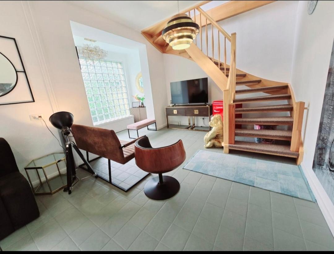 Duplex Apartment Ullstein- 4 Bedrooms, 2 Bathrooms, Living Room, 2 Parking Spaces, Boxspringbeds, Family & Business Apartment! Berlin Eksteriør bilde