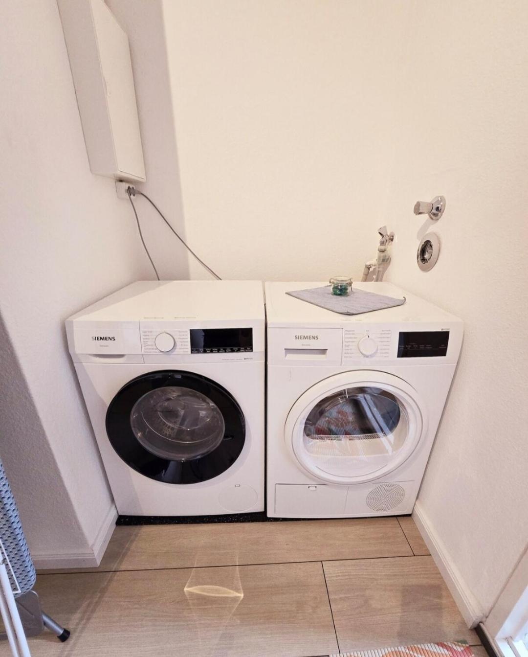 Duplex Apartment Ullstein- 4 Bedrooms, 2 Bathrooms, Living Room, 2 Parking Spaces, Boxspringbeds, Family & Business Apartment! Berlin Eksteriør bilde