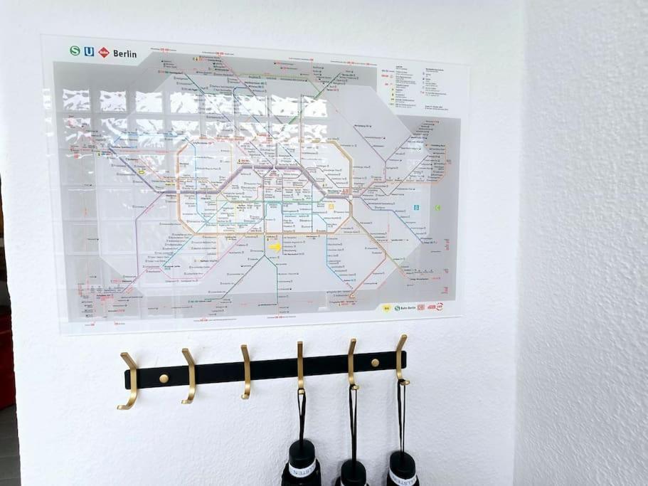 Duplex Apartment Ullstein- 4 Bedrooms, 2 Bathrooms, Living Room, 2 Parking Spaces, Boxspringbeds, Family & Business Apartment! Berlin Eksteriør bilde