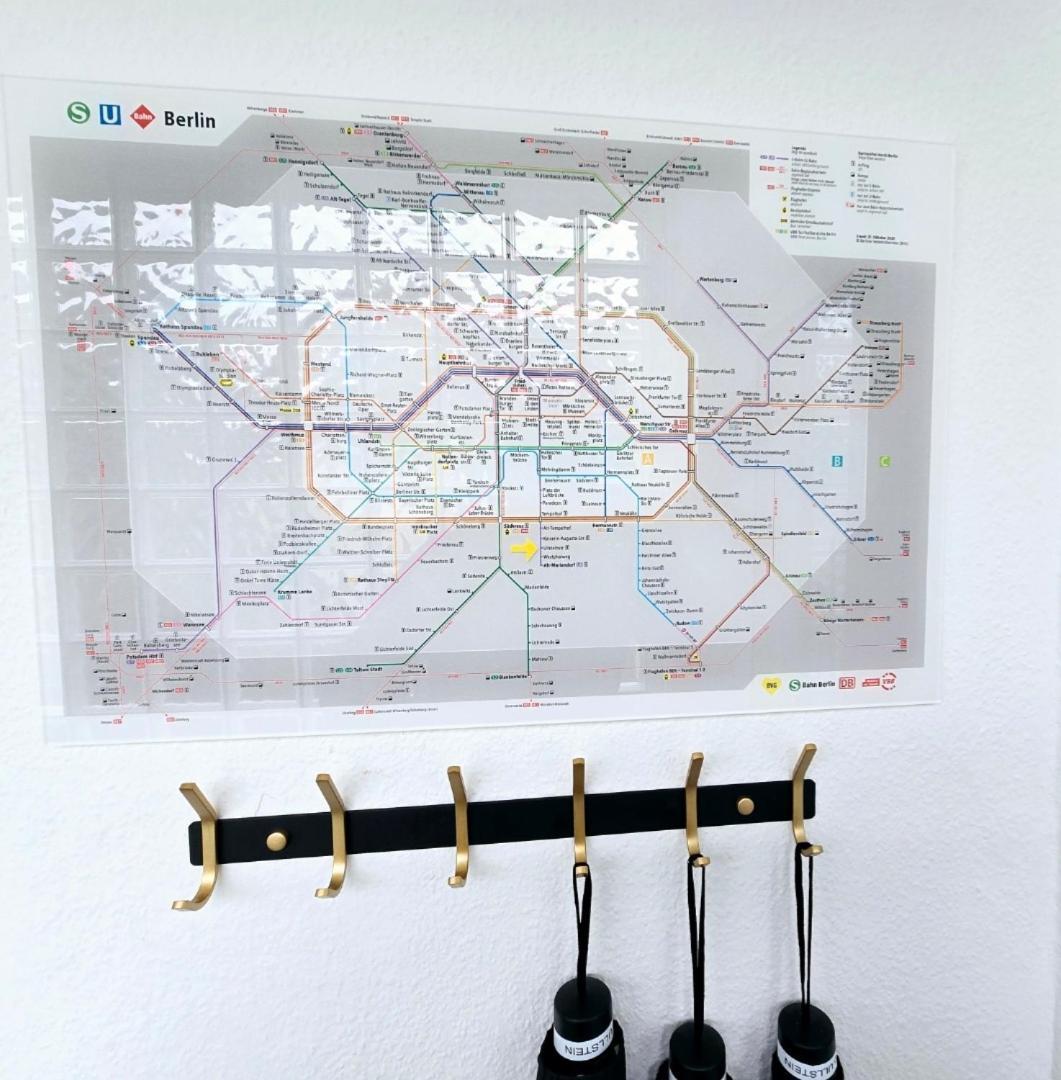 Duplex Apartment Ullstein- 4 Bedrooms, 2 Bathrooms, Living Room, 2 Parking Spaces, Boxspringbeds, Family & Business Apartment! Berlin Eksteriør bilde